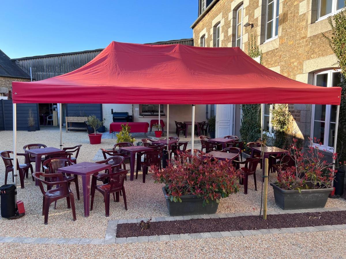 Hotel Au Pere Tranquille Tinchebray-Bocage Exterior foto