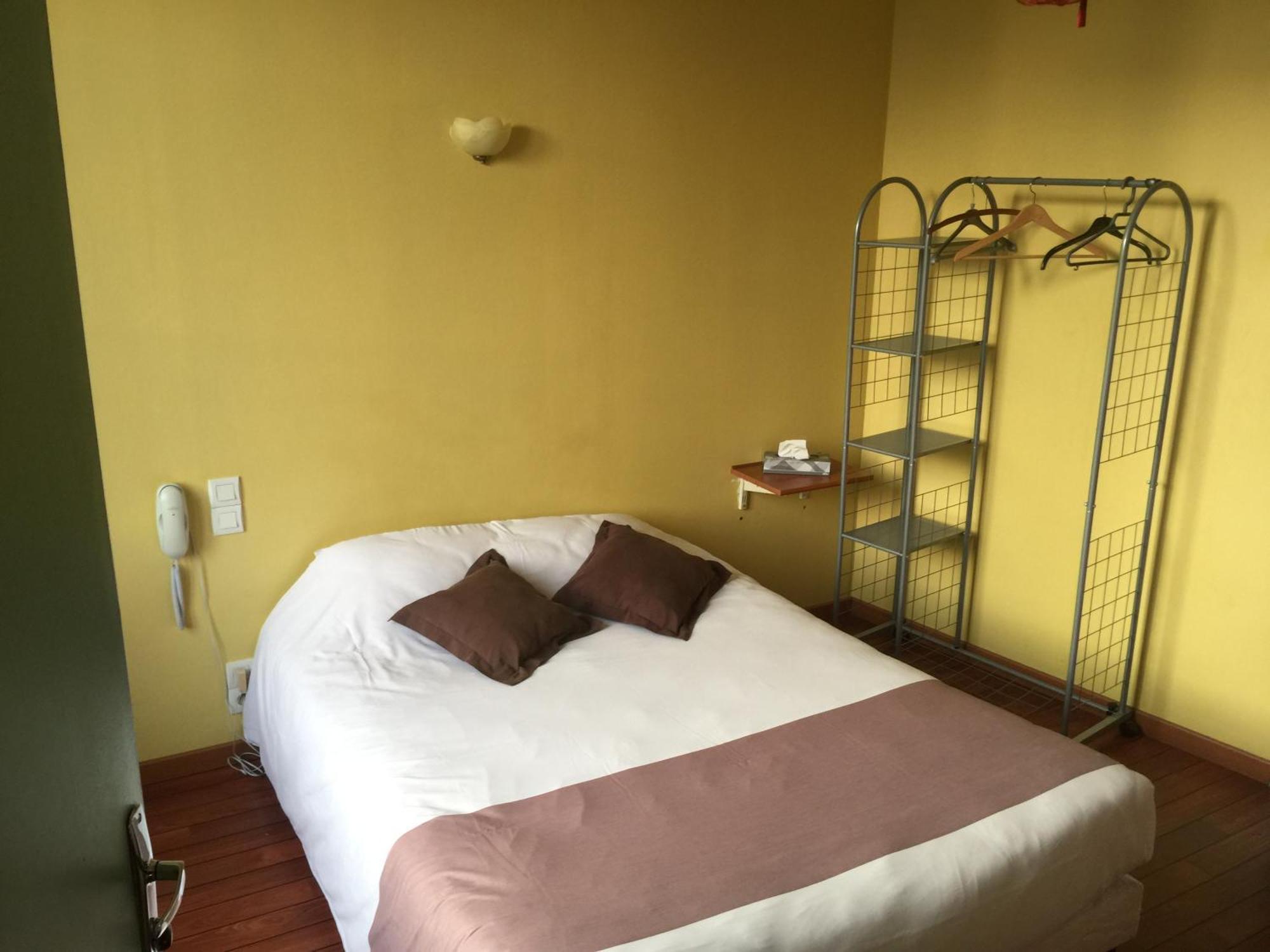 Hotel Au Pere Tranquille Tinchebray-Bocage Exterior foto